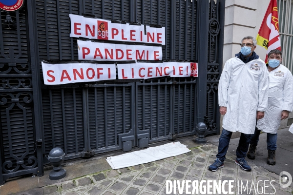 Manifestation des salaries de SANOFI  contre les reductions d emploi, à Paris