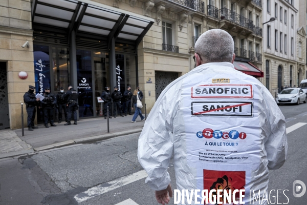 Manifestation des salaries de SANOFI  contre les reductions d emploi, à Paris