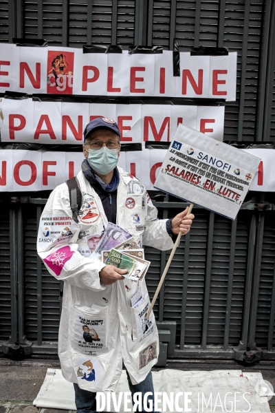 Manifestation des salaries de SANOFI  contre les reductions d emploi, à Paris