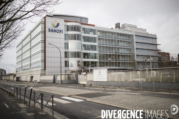 Manifestation de salariés contre le PSE devant Sanofi Vitry-sur-Seine