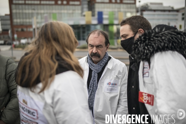 Manifestation de salariés contre le PSE devant Sanofi Vitry-sur-Seine