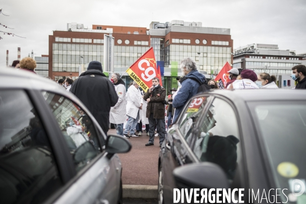 Manifestation de salariés contre le PSE devant Sanofi Vitry-sur-Seine