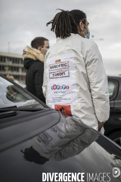 Manifestation de salariés contre le PSE devant Sanofi Vitry-sur-Seine