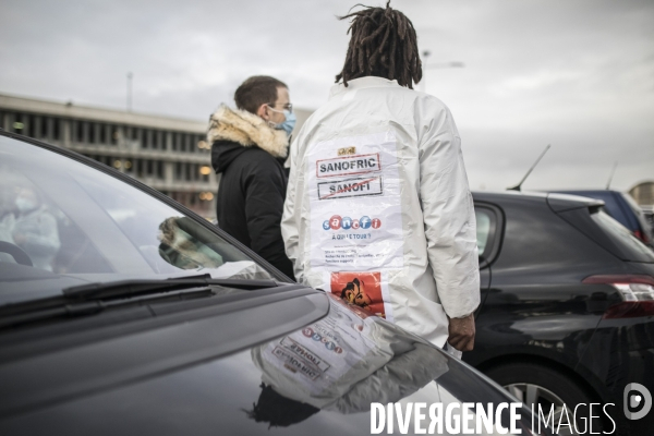 Manifestation de salariés contre le PSE devant Sanofi Vitry-sur-Seine