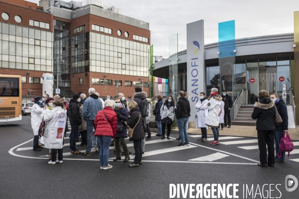 Manifestation de salariés contre le PSE devant Sanofi Vitry-sur-Seine