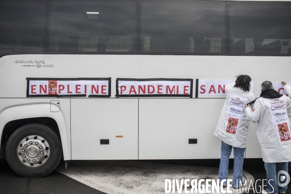 Manifestation de salariés contre le PSE devant Sanofi Vitry-sur-Seine