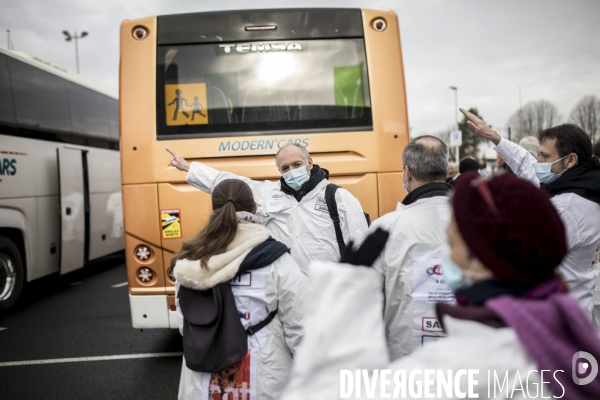 Manifestation de salariés contre le PSE devant Sanofi Vitry-sur-Seine