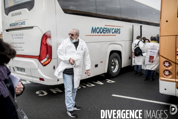Manifestation de salariés contre le PSE devant Sanofi Vitry-sur-Seine