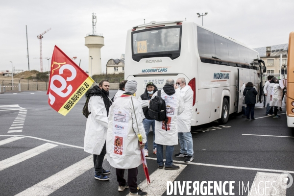 Manifestation de salariés contre le PSE devant Sanofi Vitry-sur-Seine