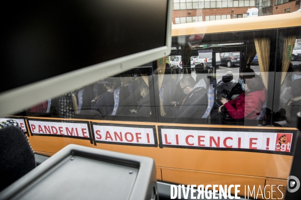 Manifestation de salariés contre le PSE devant Sanofi Vitry-sur-Seine