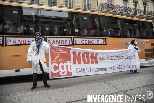 Procès public contre le PSE devant le siège de Sanofi