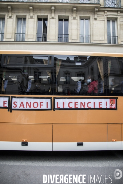 Procès public contre le PSE devant le siège de Sanofi