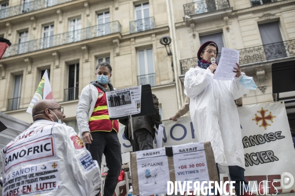 Procès public contre le PSE devant le siège de Sanofi