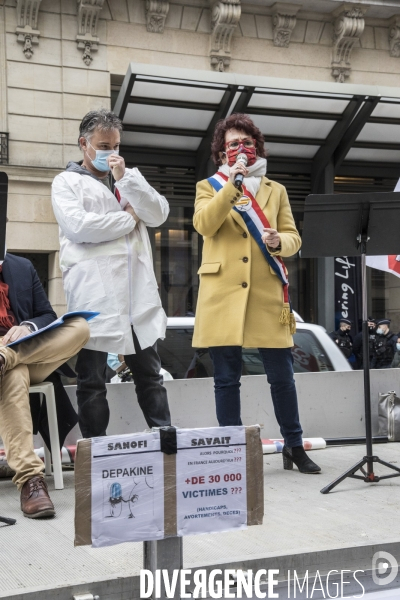 Procès public contre le PSE devant le siège de Sanofi