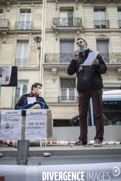 Procès public contre le PSE devant le siège de Sanofi