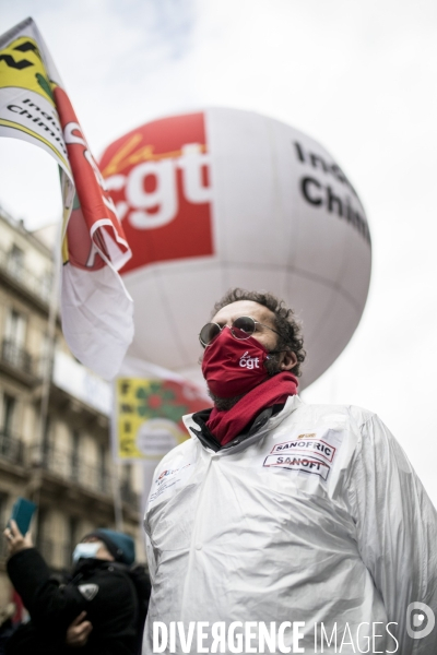 Procès public contre le PSE devant le siège de Sanofi