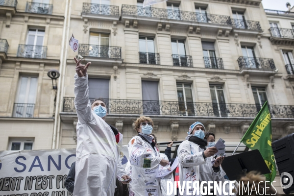 Procès public contre le PSE devant le siège de Sanofi