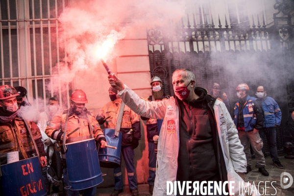 Procès public contre le PSE devant le siège de Sanofi