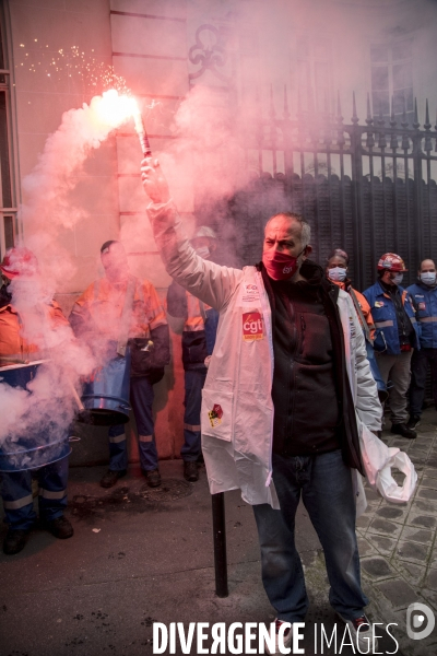 Procès public contre le PSE devant le siège de Sanofi