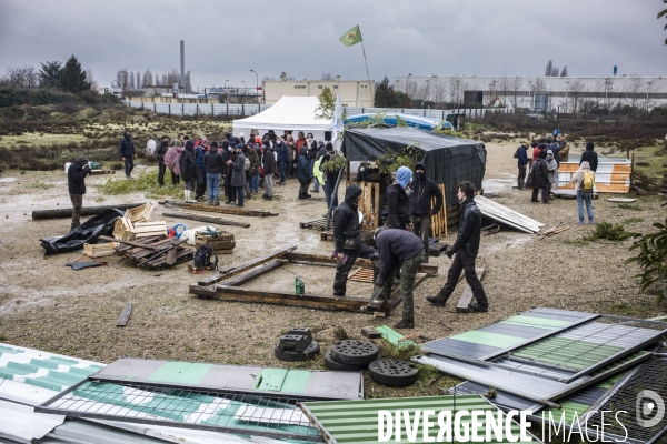 Ouverture de la zad de gonesse, contre la betonnisation des terres agricoles.