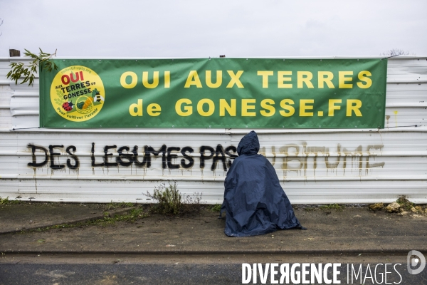 Ouverture de la zad de gonesse, contre la betonnisation des terres agricoles.