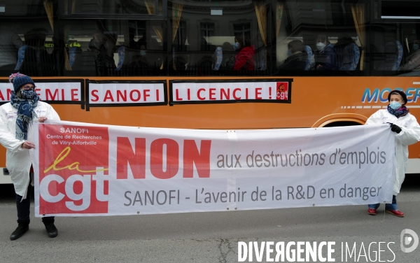 Faux Procès et manifestation devant le siège de Sanofi