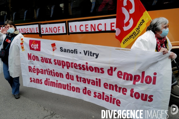 Faux Procès et manifestation devant le siège de Sanofi