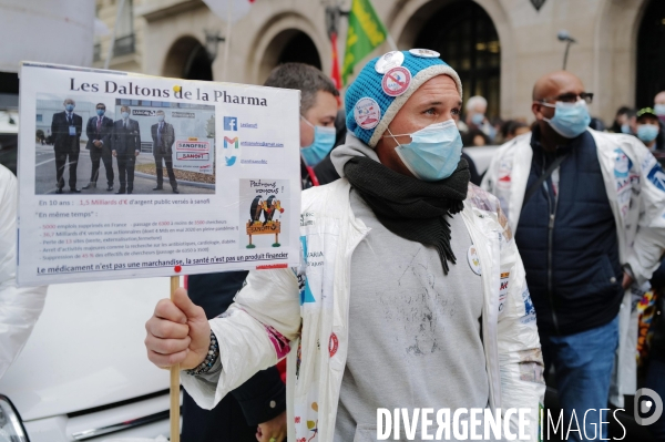 Faux Procès et manifestation devant le siège de Sanofi