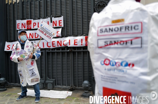 Faux Procès et manifestation devant le siège de Sanofi