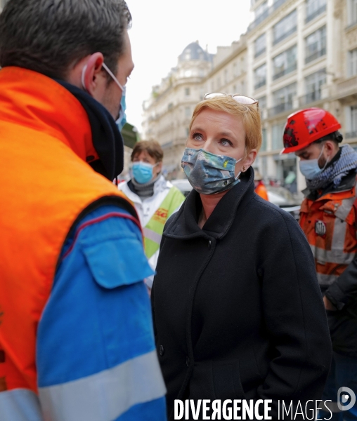 Faux Procès et manifestation devant le siège de Sanofi