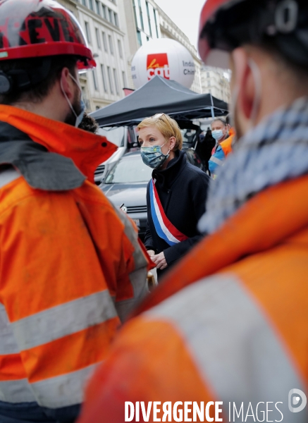 Faux Procès et manifestation devant le siège de Sanofi