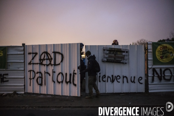 Occupation de la zad de gonesse, contre la betonnisation des terres agricoles.