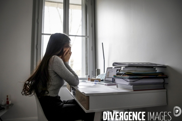 Etudiante en cours à distance à montpellier