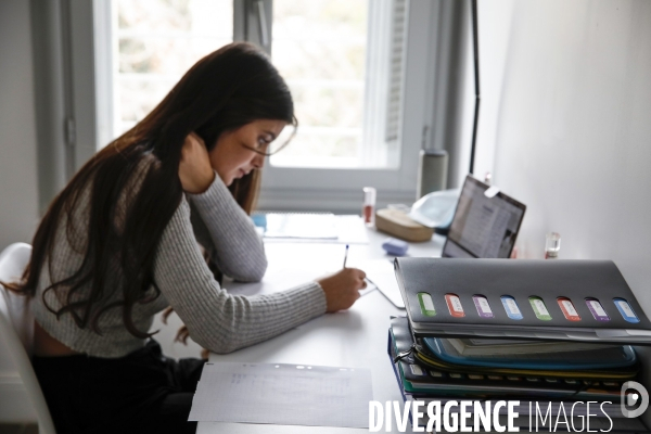 Etudiante en cours à distance à montpellier