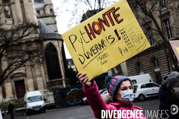 PYTHON DUVERNOIS - Manifestation devant la mairie de Paris