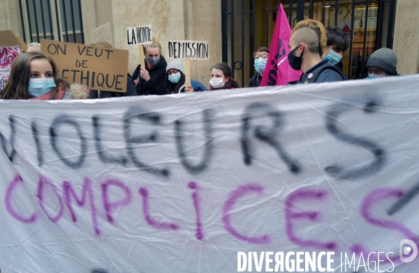 Affaire Olivier Duhamel / Manifestation pour demander la démission Frédéric Mion directeur de Sciences Po