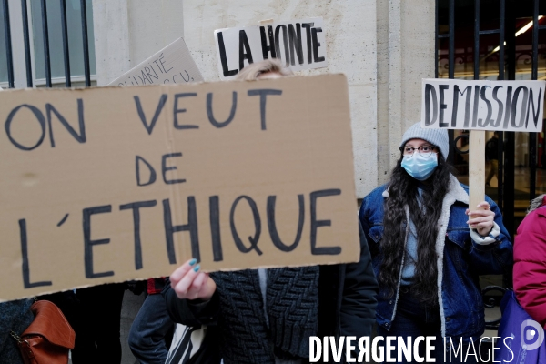 Affaire Olivier Duhamel / Manifestation pour demander la démission Frédéric Mion directeur de Sciences Po