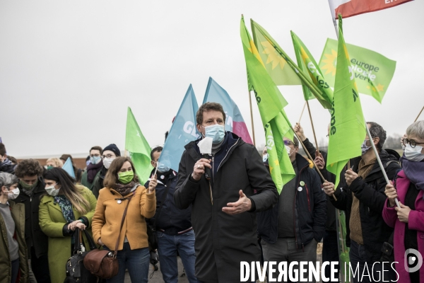 Manifestation Non à Tropicalia sur la cote d Opale