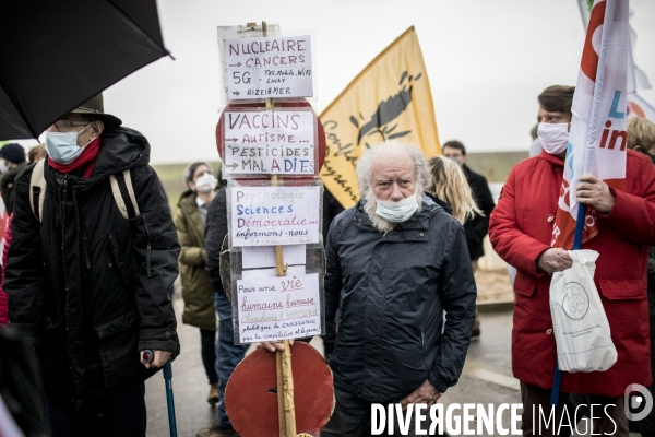 Manifestation Non à Tropicalia sur la cote d Opale