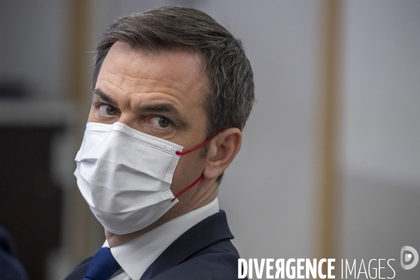 Castex, Véran, Darmanin et Borne : point presse sur le Covid-19