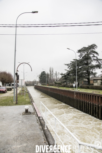 Visite de la vanne de Joinville par Julien Bayou sur la crue de la Seine