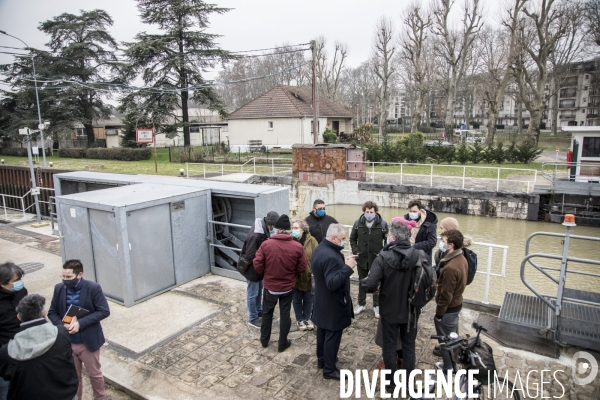 Visite de la vanne de Joinville par Julien Bayou sur la crue de la Seine