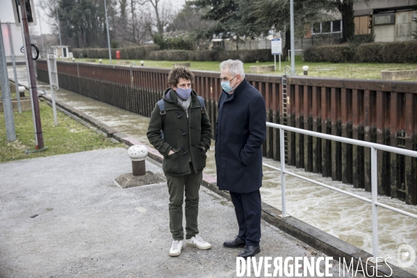 Visite de la vanne de Joinville par Julien Bayou sur la crue de la Seine