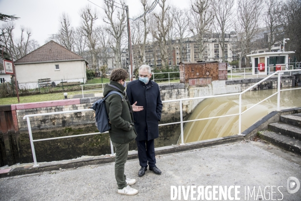 Visite de la vanne de Joinville par Julien Bayou sur la crue de la Seine