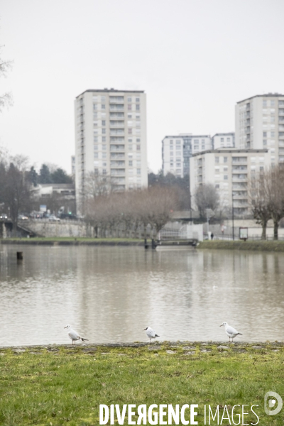 Visite de la vanne de Joinville par Julien Bayou sur la crue de la Seine