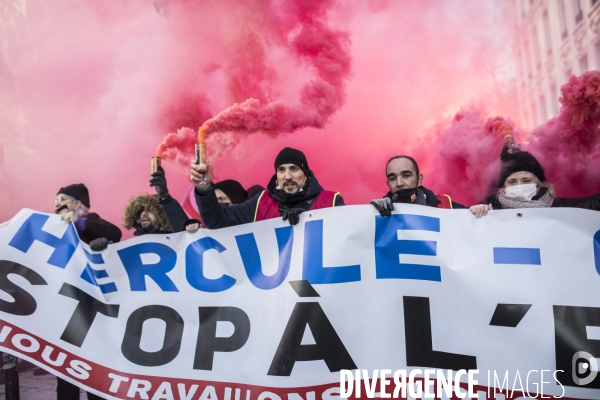 Manifestation des syndicats d EDF contre le projet Hercule