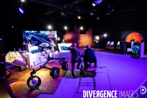 Toulouse : tournage de l emission atterrissage du robot Perseverance sur la planete Mars pour le CNES dans les studio Le Grand Set a Toulouse, FRANCE - 18/02/2021.