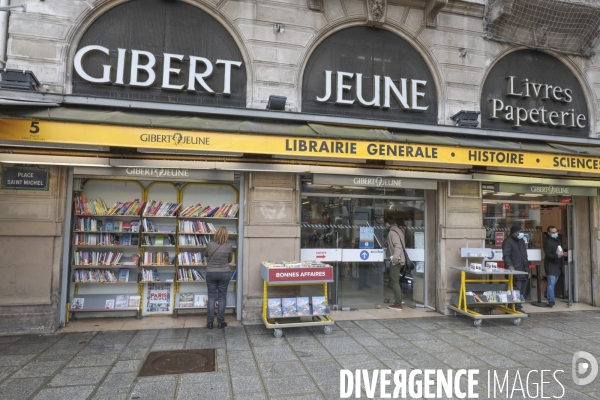 Fermeture de quatre librairies gibert joseph a paris