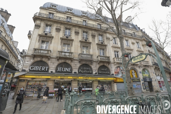 Fermeture de quatre librairies gibert joseph a paris