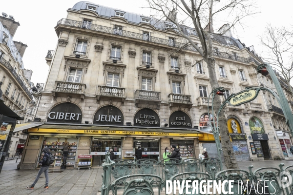 Fermeture de quatre librairies gibert joseph a paris